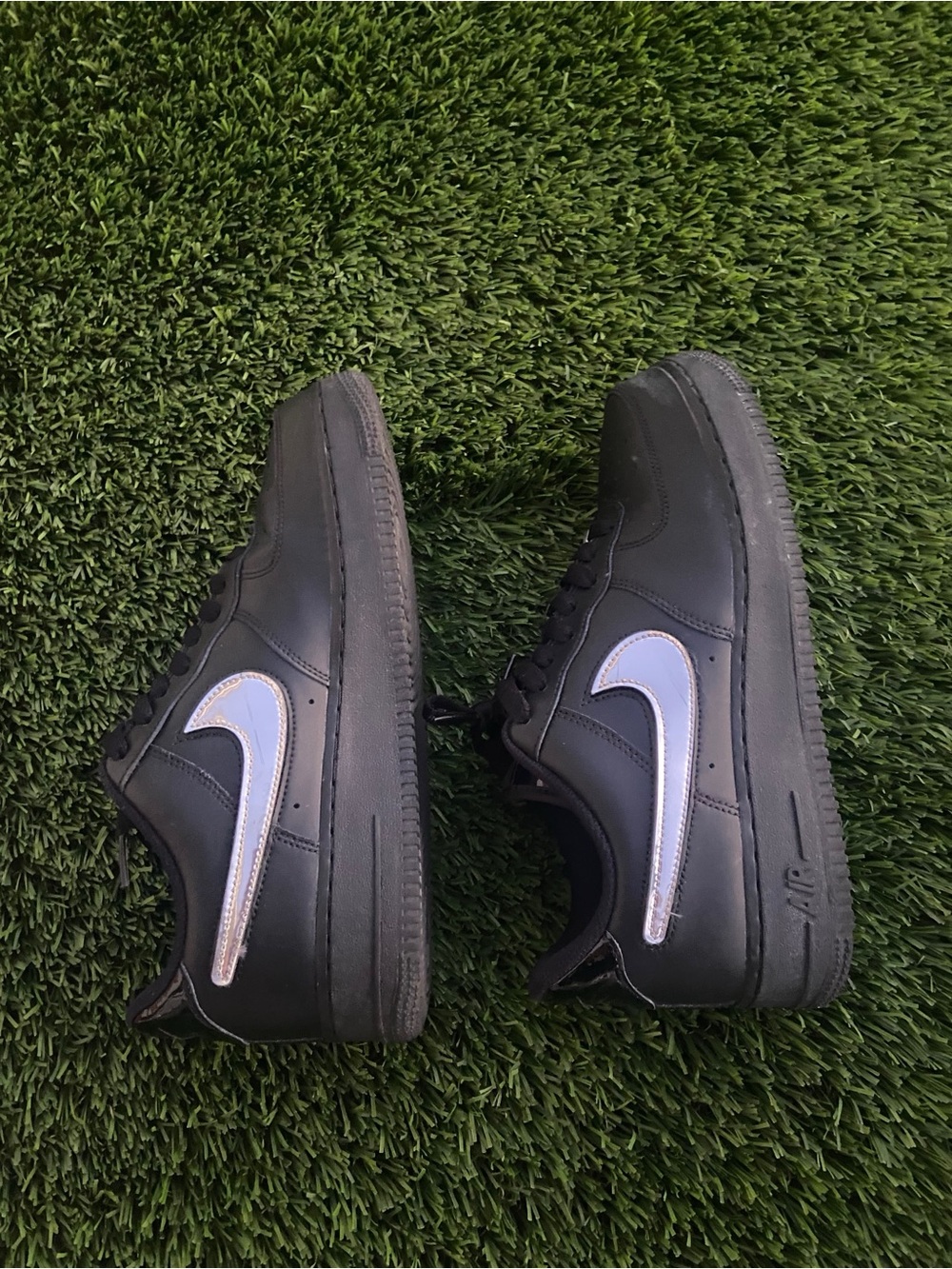 Nike Air Force 1 Low '07 LV8 3
Removable Swoosh Black/Gold